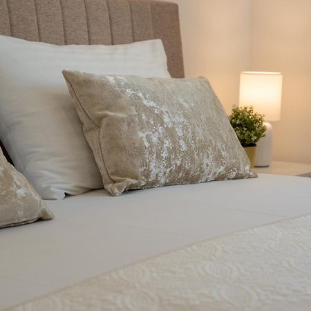 Apartment Funtastic With Private Pool Novalja Bagian luar foto