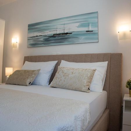 Apartment Funtastic With Private Pool Novalja Bagian luar foto