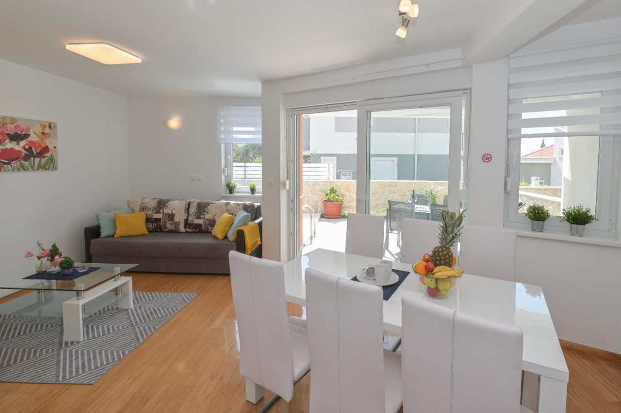 Apartment Funtastic With Private Pool Novalja Bagian luar foto