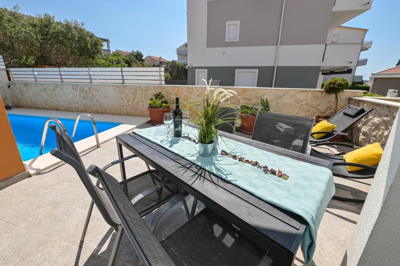 Apartment Funtastic With Private Pool Novalja Bagian luar foto