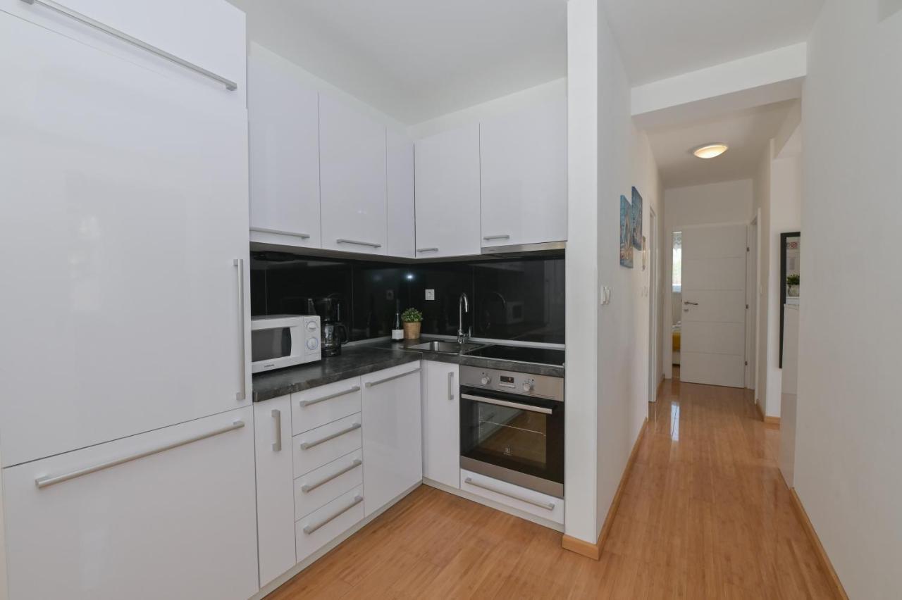 Apartment Funtastic With Private Pool Novalja Bagian luar foto