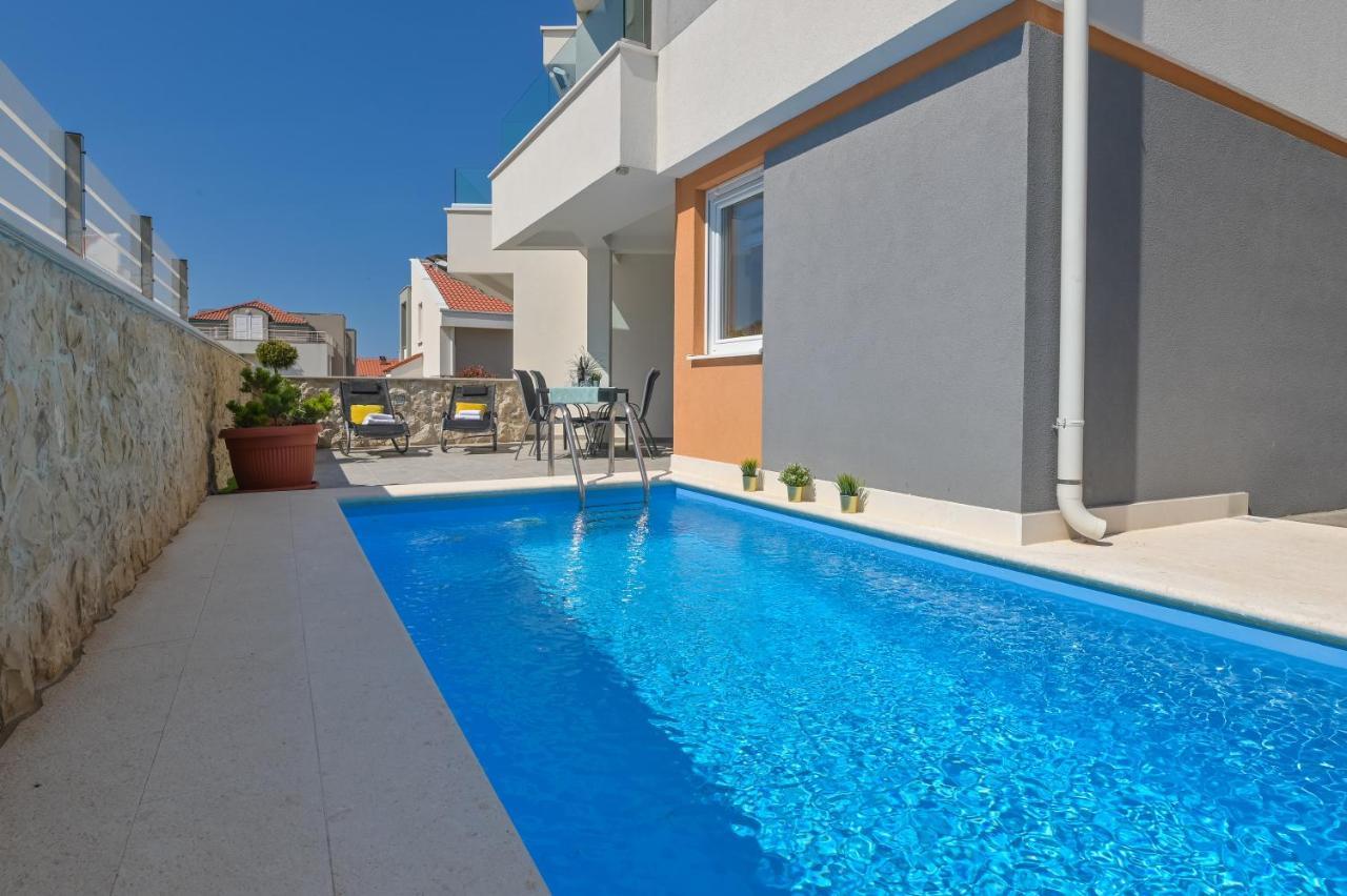 Apartment Funtastic With Private Pool Novalja Bagian luar foto