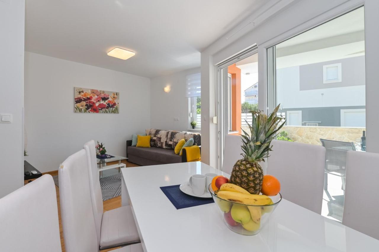 Apartment Funtastic With Private Pool Novalja Bagian luar foto