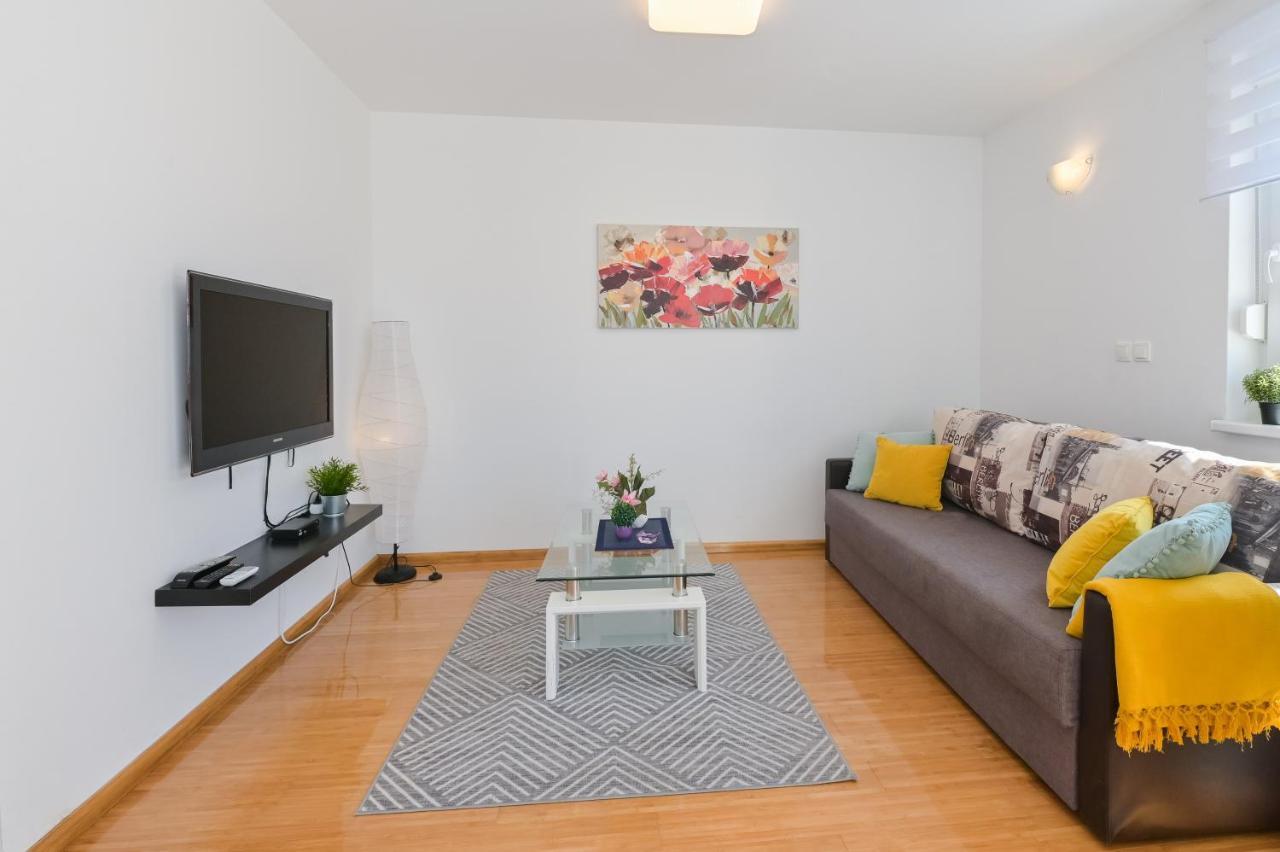 Apartment Funtastic With Private Pool Novalja Bagian luar foto
