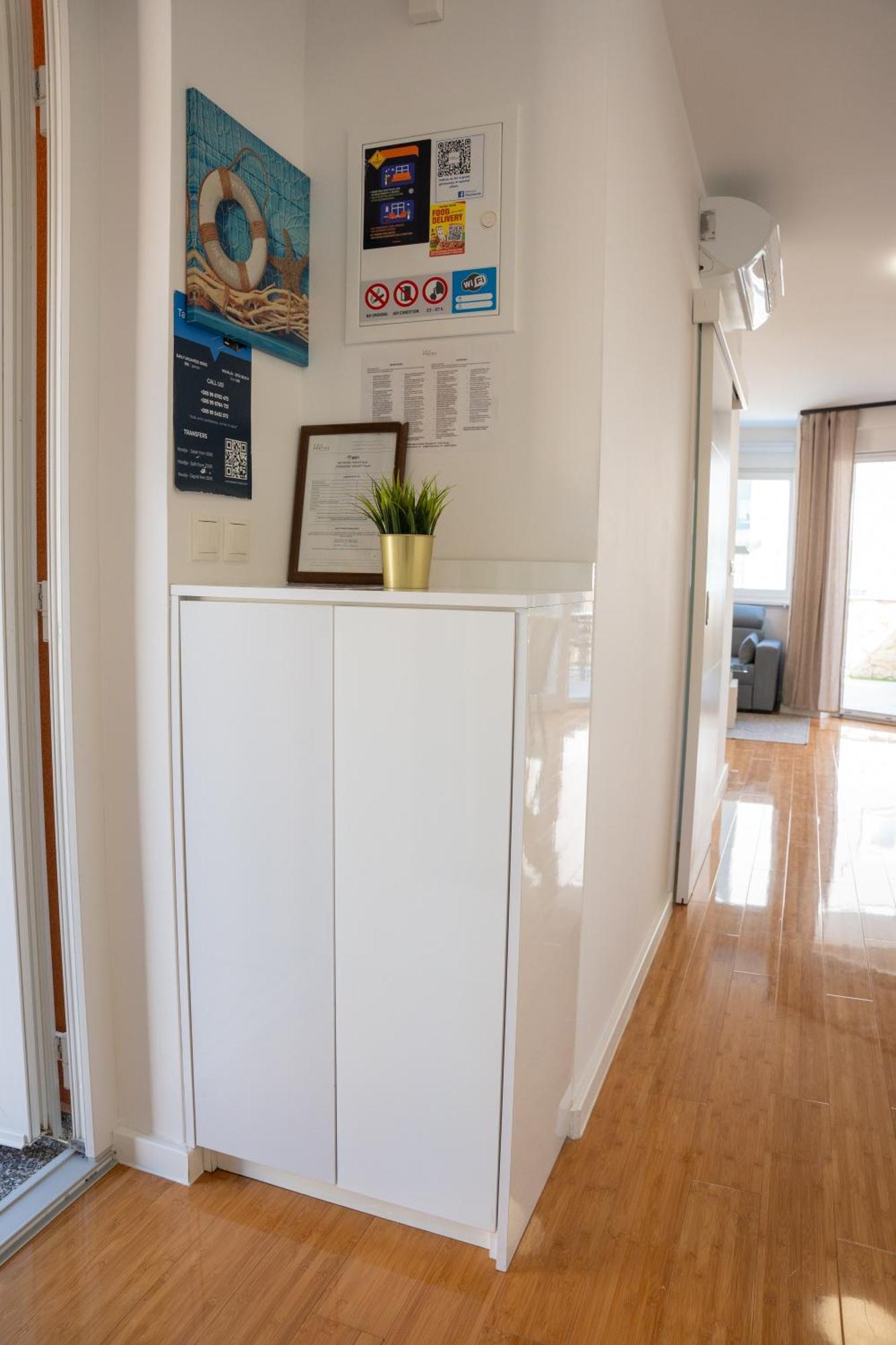 Apartment Funtastic With Private Pool Novalja Bagian luar foto