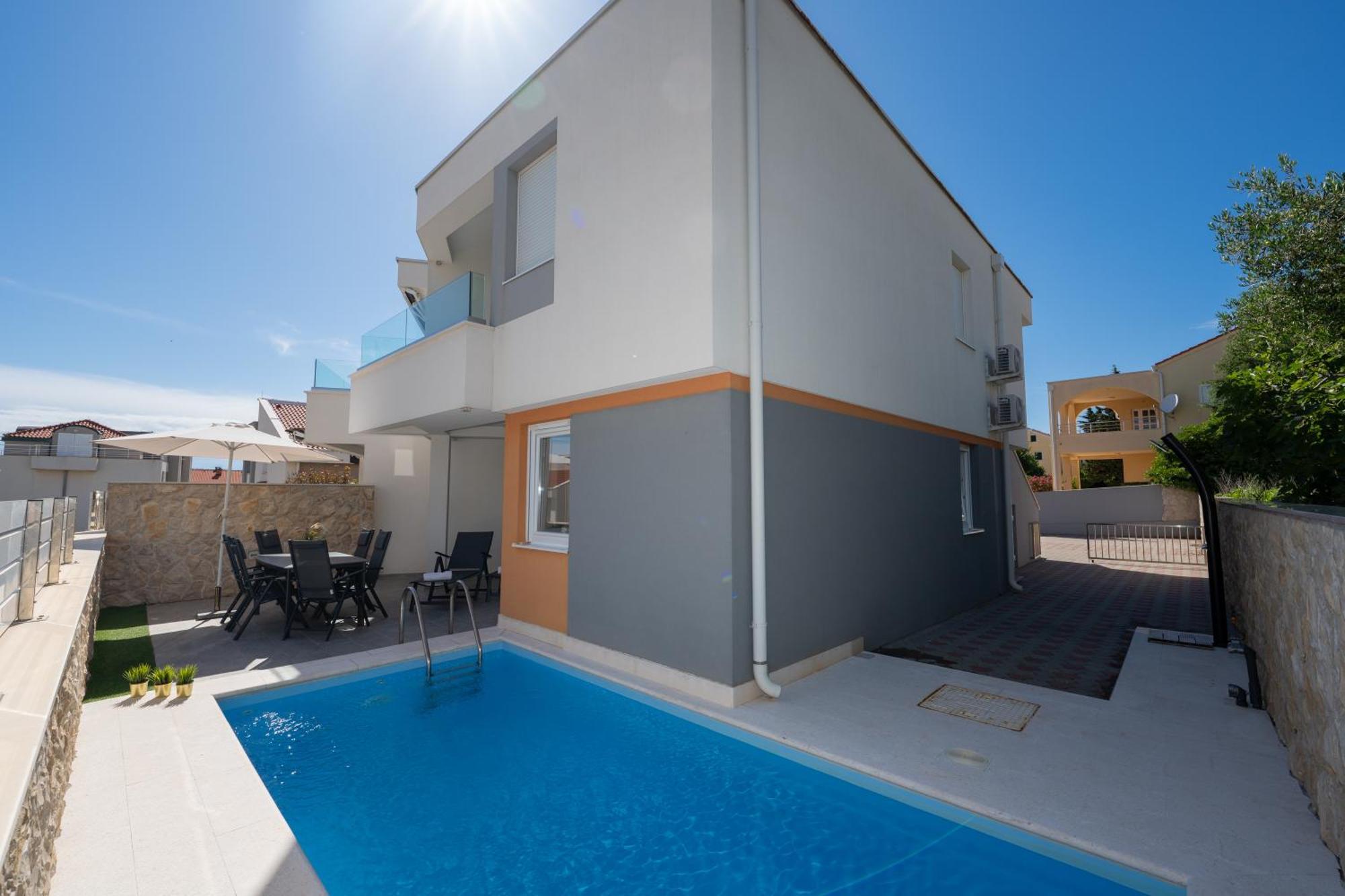 Apartment Funtastic With Private Pool Novalja Bagian luar foto