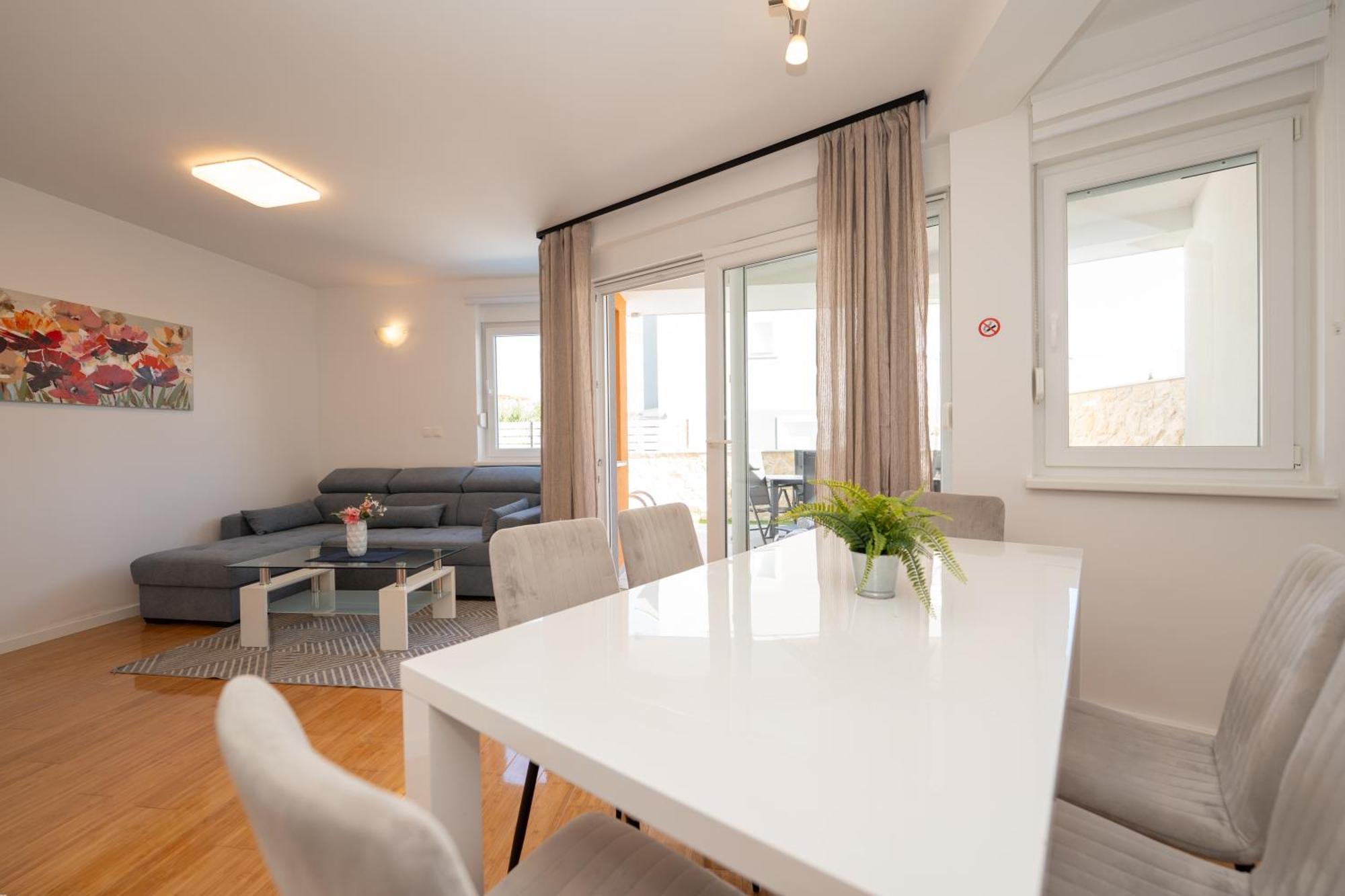 Apartment Funtastic With Private Pool Novalja Bagian luar foto