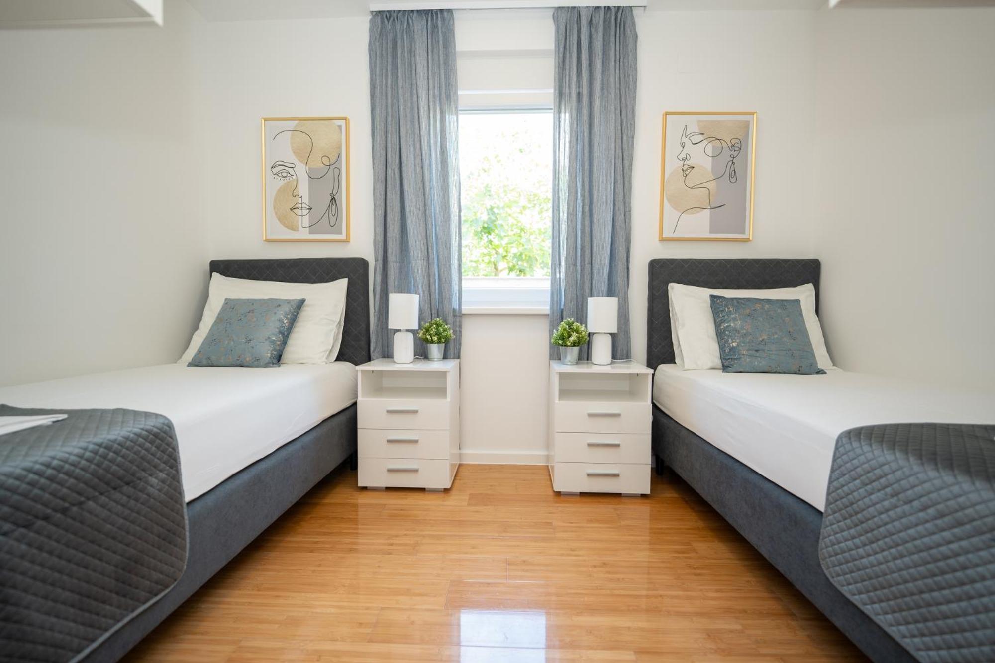 Apartment Funtastic With Private Pool Novalja Bagian luar foto