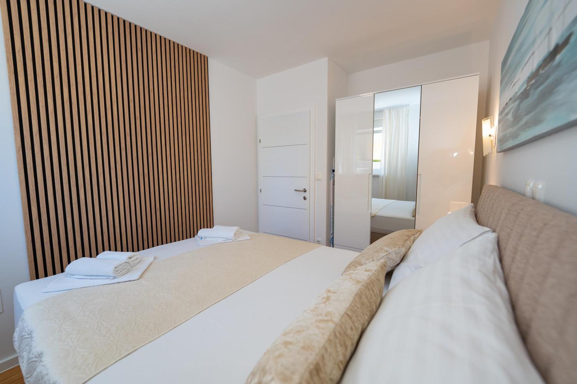 Apartment Funtastic With Private Pool Novalja Bagian luar foto