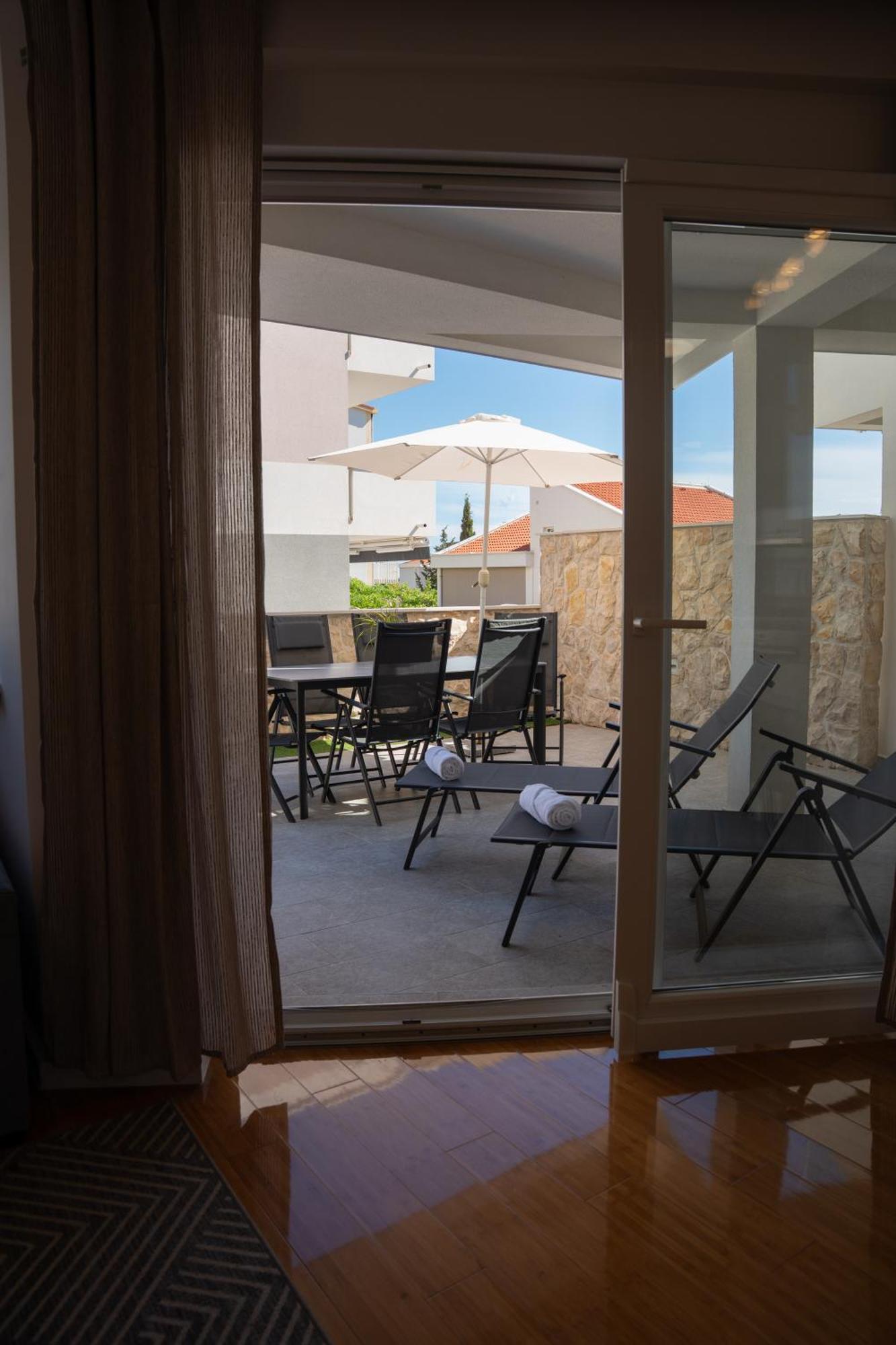 Apartment Funtastic With Private Pool Novalja Bagian luar foto
