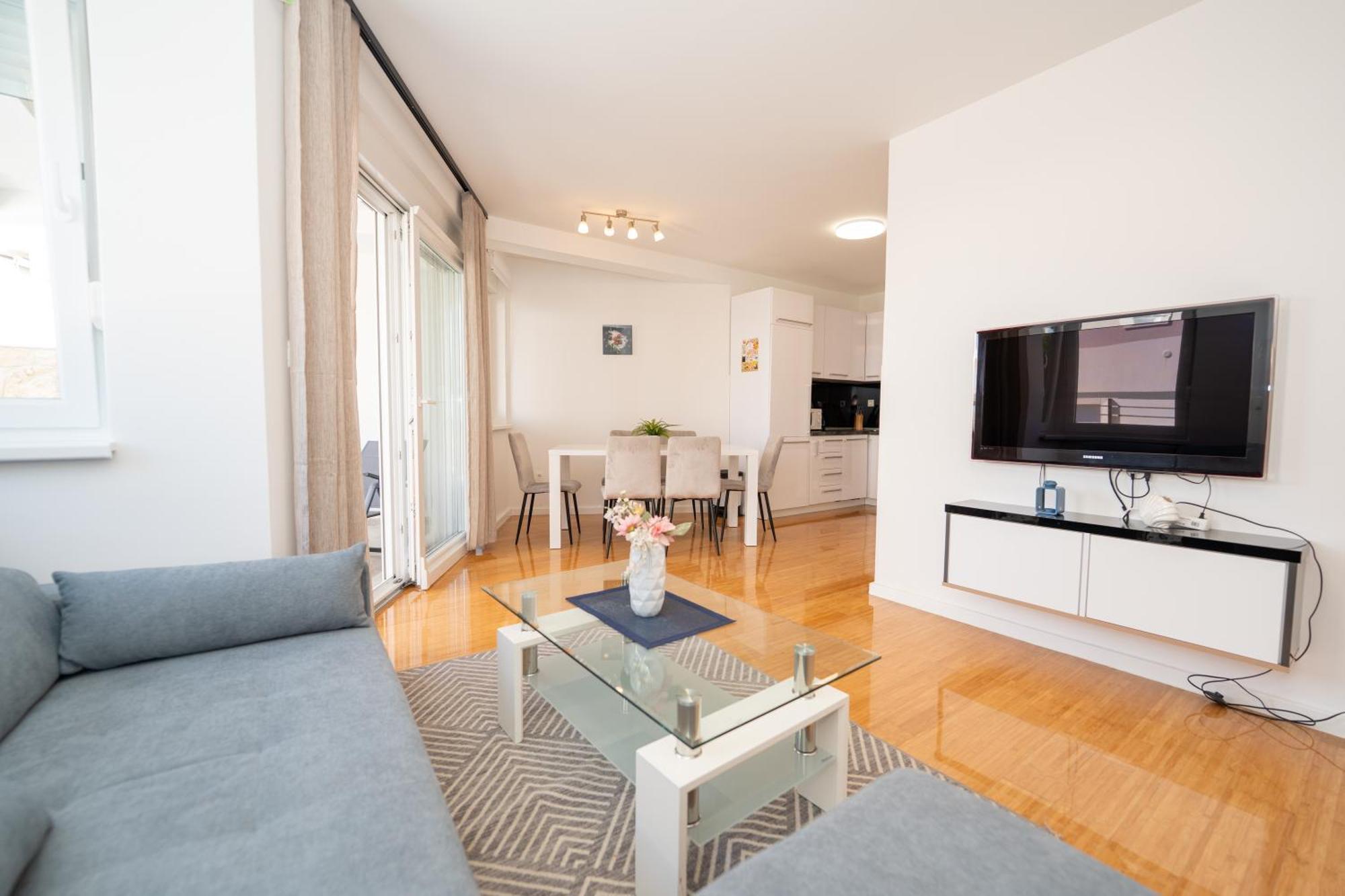 Apartment Funtastic With Private Pool Novalja Bagian luar foto