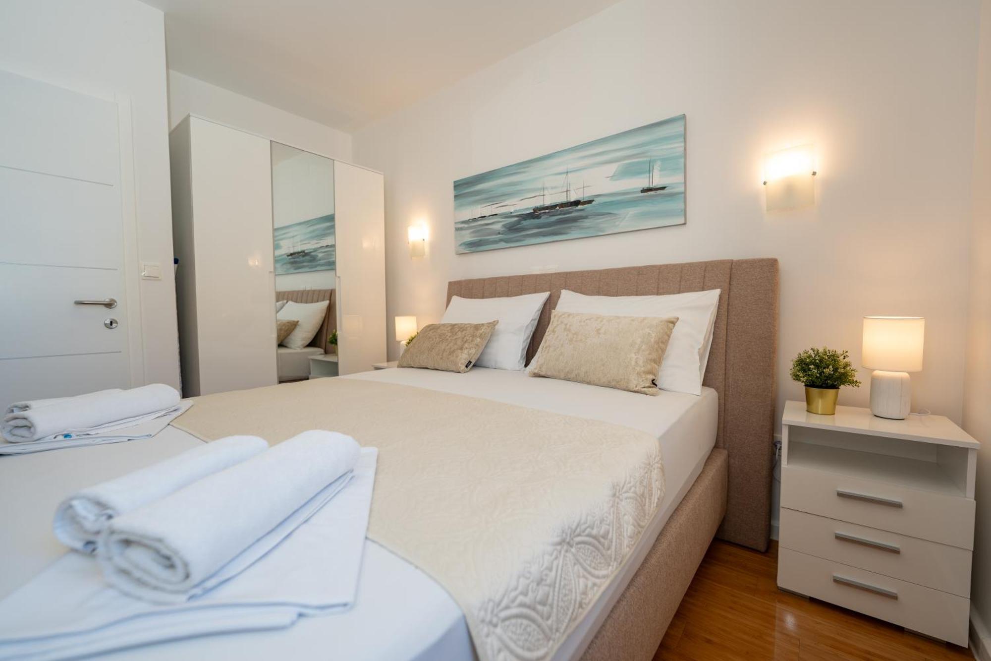 Apartment Funtastic With Private Pool Novalja Bagian luar foto