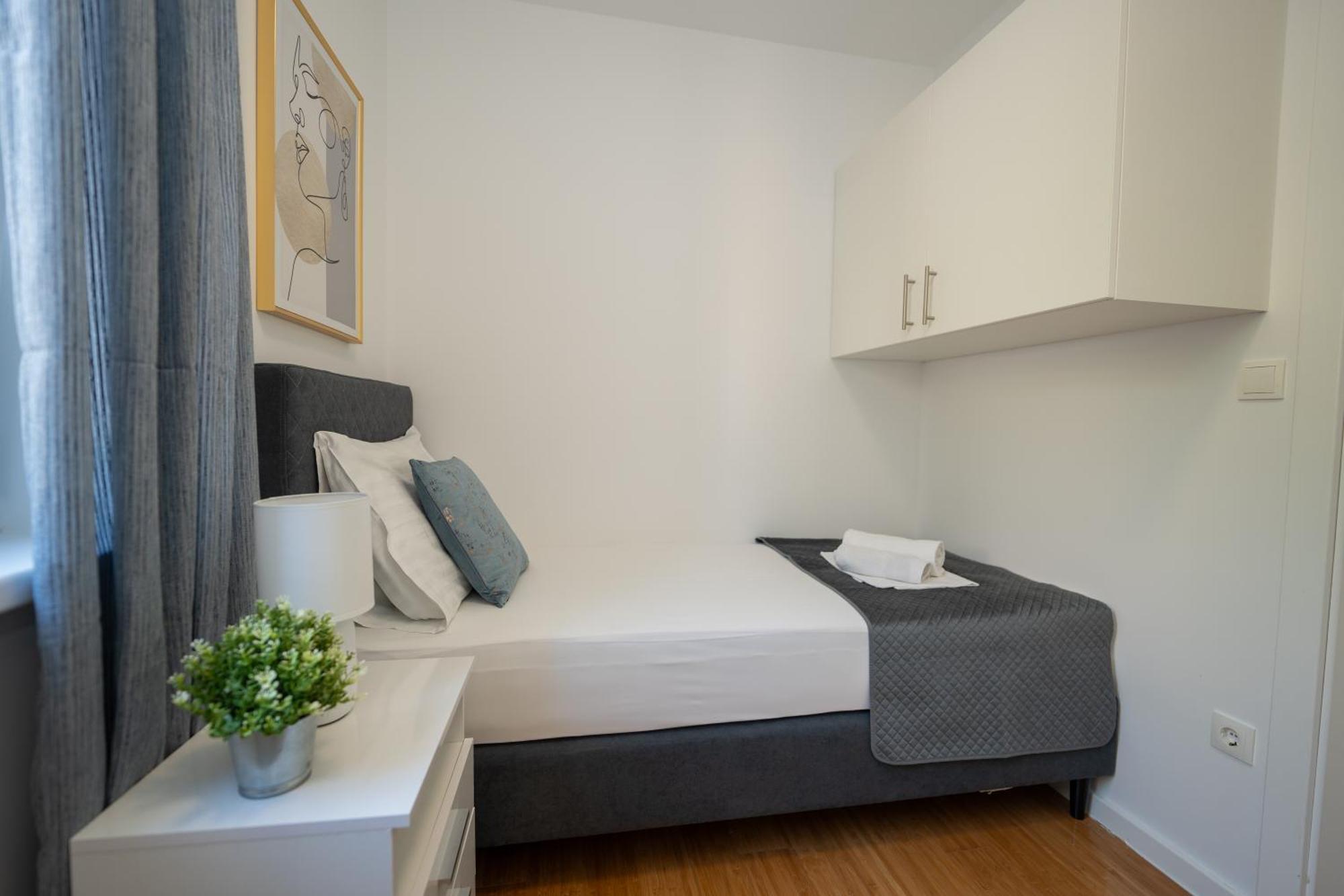 Apartment Funtastic With Private Pool Novalja Bagian luar foto